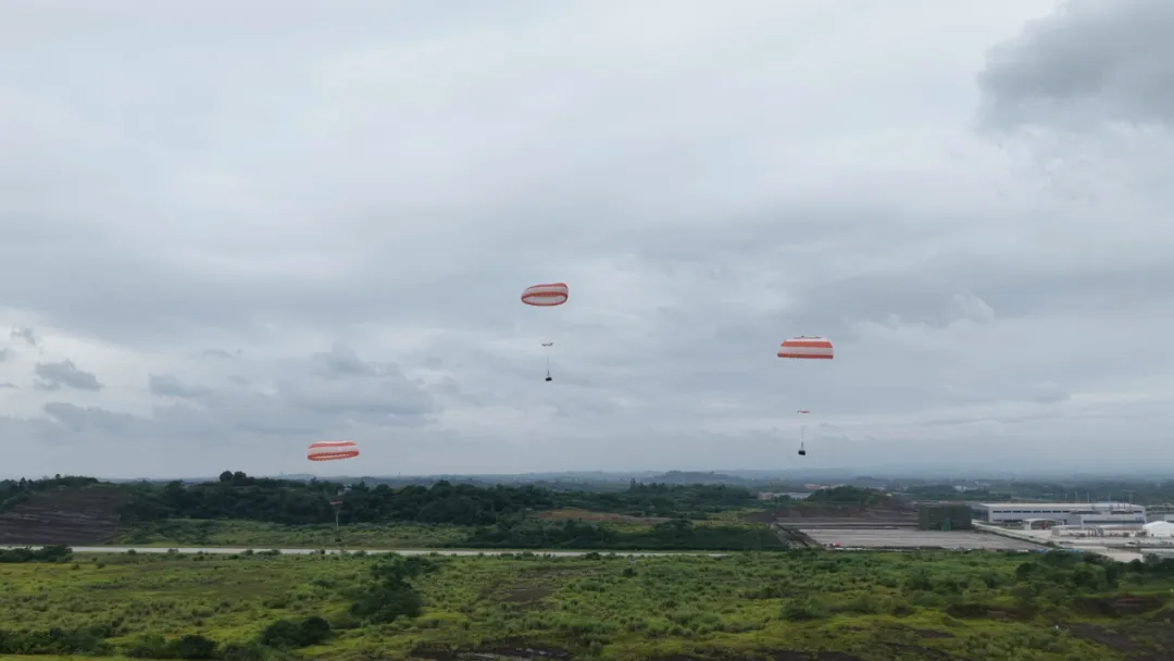 国产大型模块化商用无人机 大载重连续空投试验圆满成功